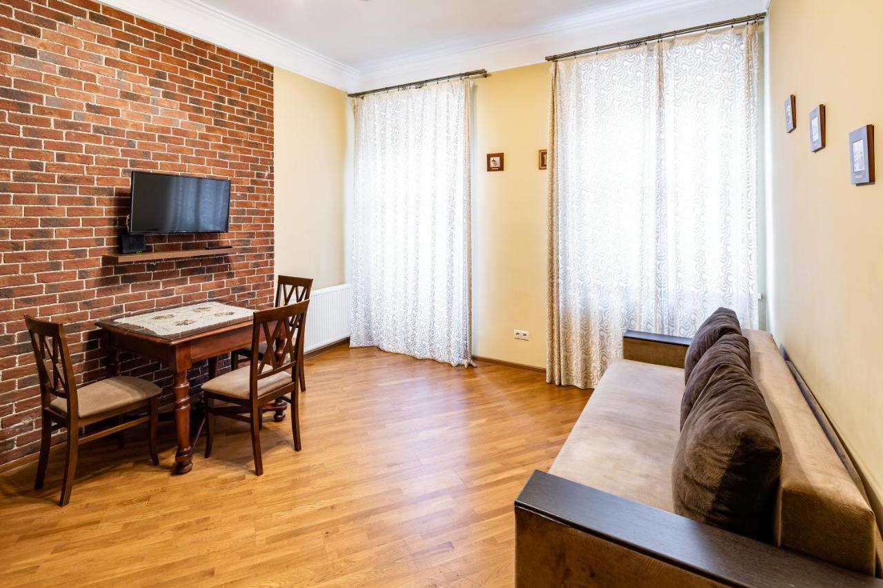 13 Franka Apartment 1 リヴィウ エクステリア 写真